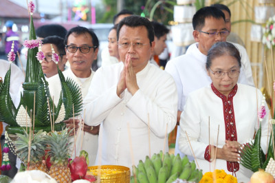 ร่วมพิธีพิธีถวายเครื่องราชสักการะหลวงพ่อพระสุก ... Image 1